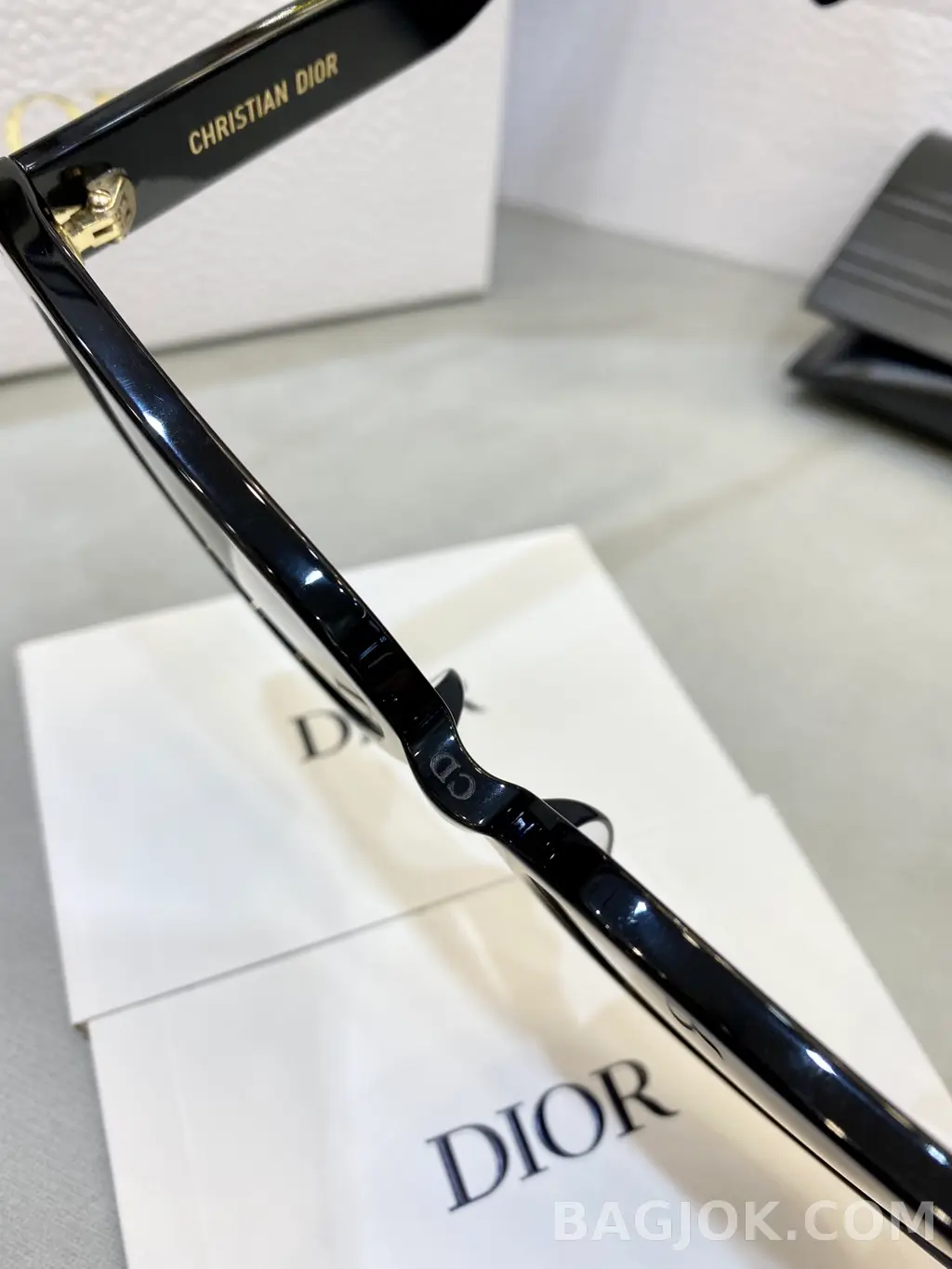 디올 DIOR Signature 스퀘어 Sunglasses 상세 이미지