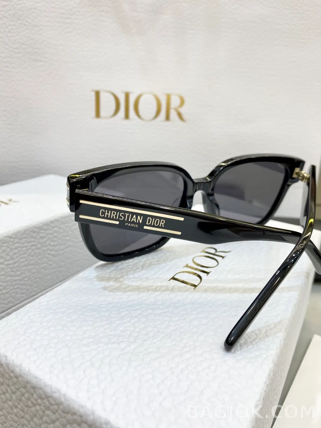 디올 DIOR Signature 스퀘어 Sunglasses 상세 이미지