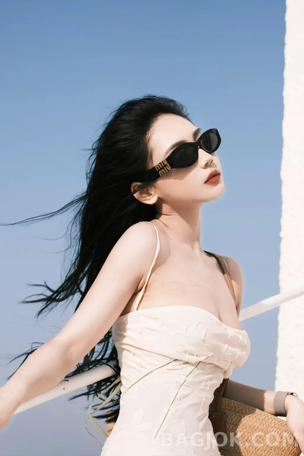 미우미우 MIU MIU SMU11W 오벌 Sunglasses 상세 이미지