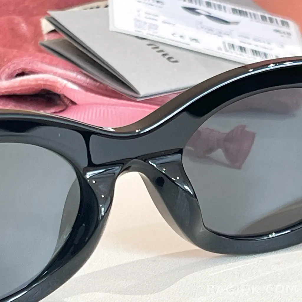 미우미우 MIU MIU SMU11W 오벌 Sunglasses 상세 이미지
