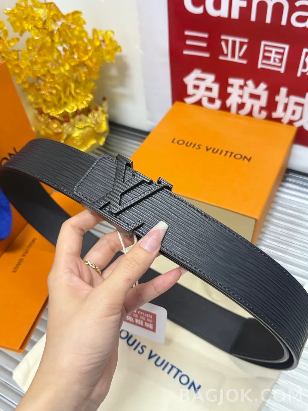 루이비통 루이비통 LV 송아지 가죽 벨트 상세 이미지