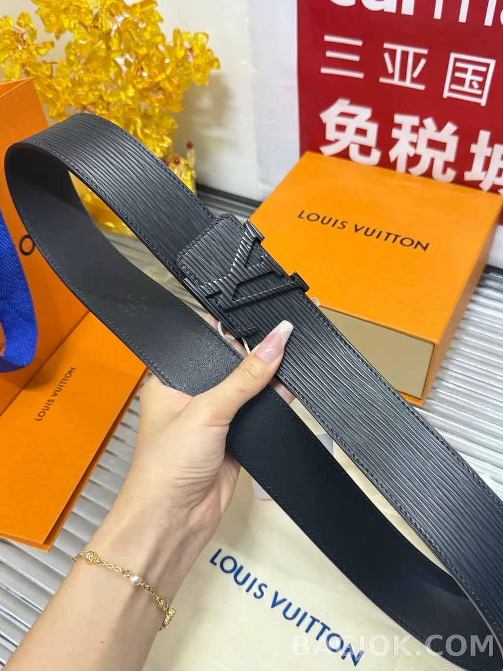 루이비통 루이비통 LV 송아지 가죽 벨트 상세 이미지