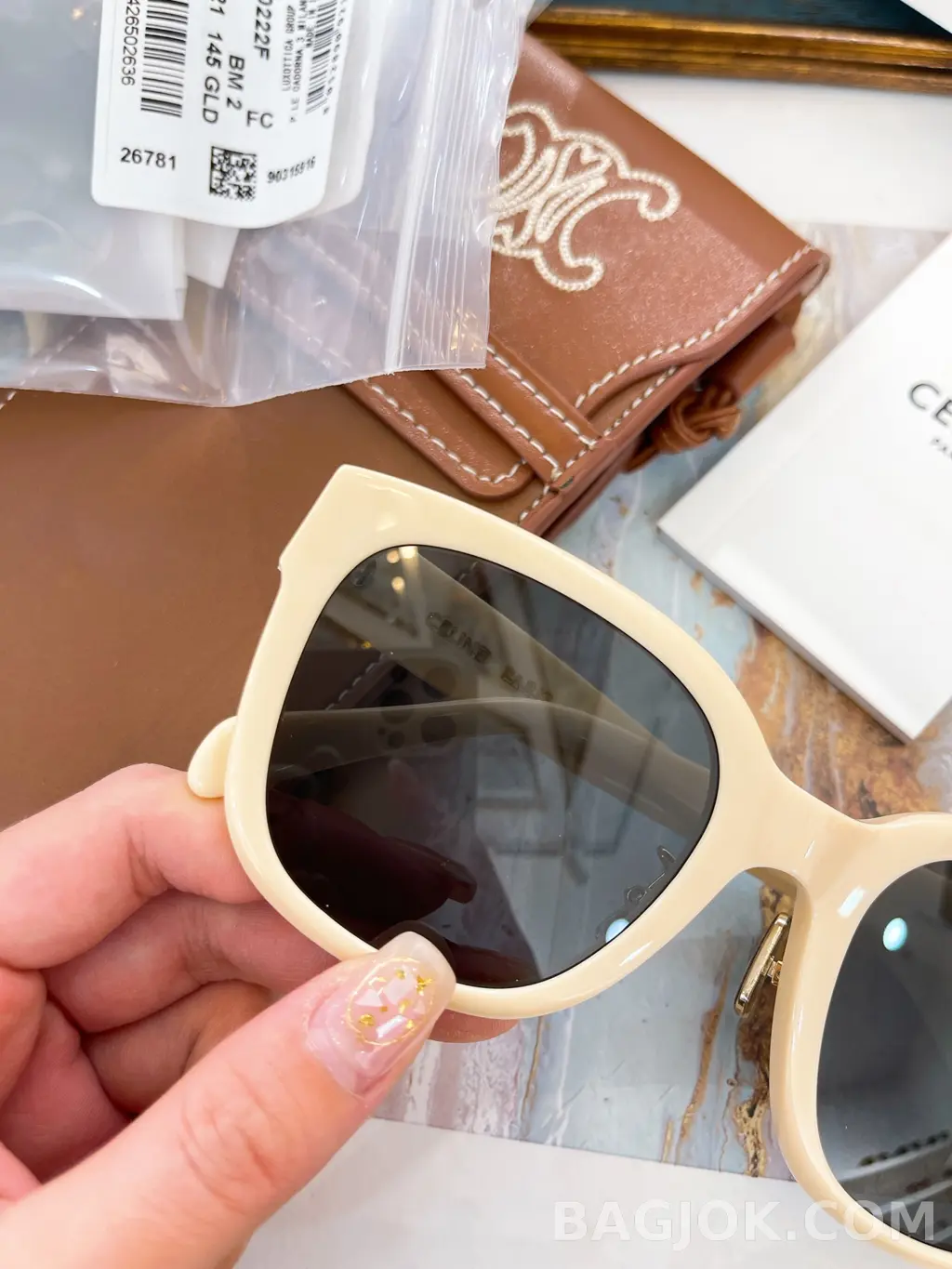셀린느 Celine CL40222F 트리옹프 Sunglasses 상세 이미지
