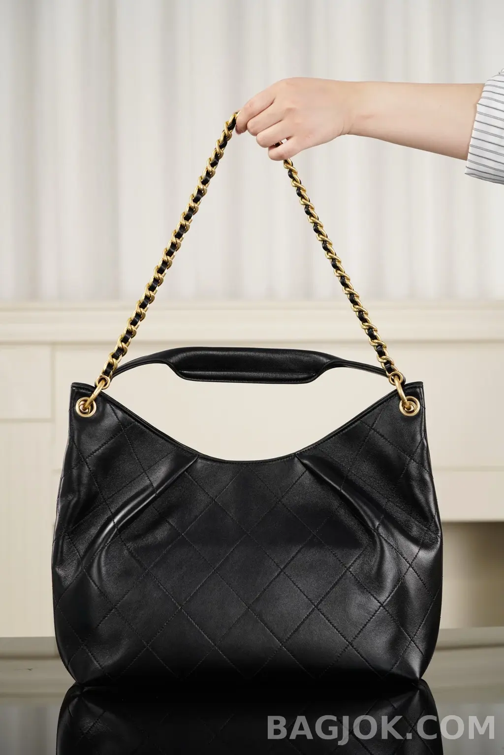 샤넬 CHANEL 26C 맥시 호보 숄더백 상세 이미지