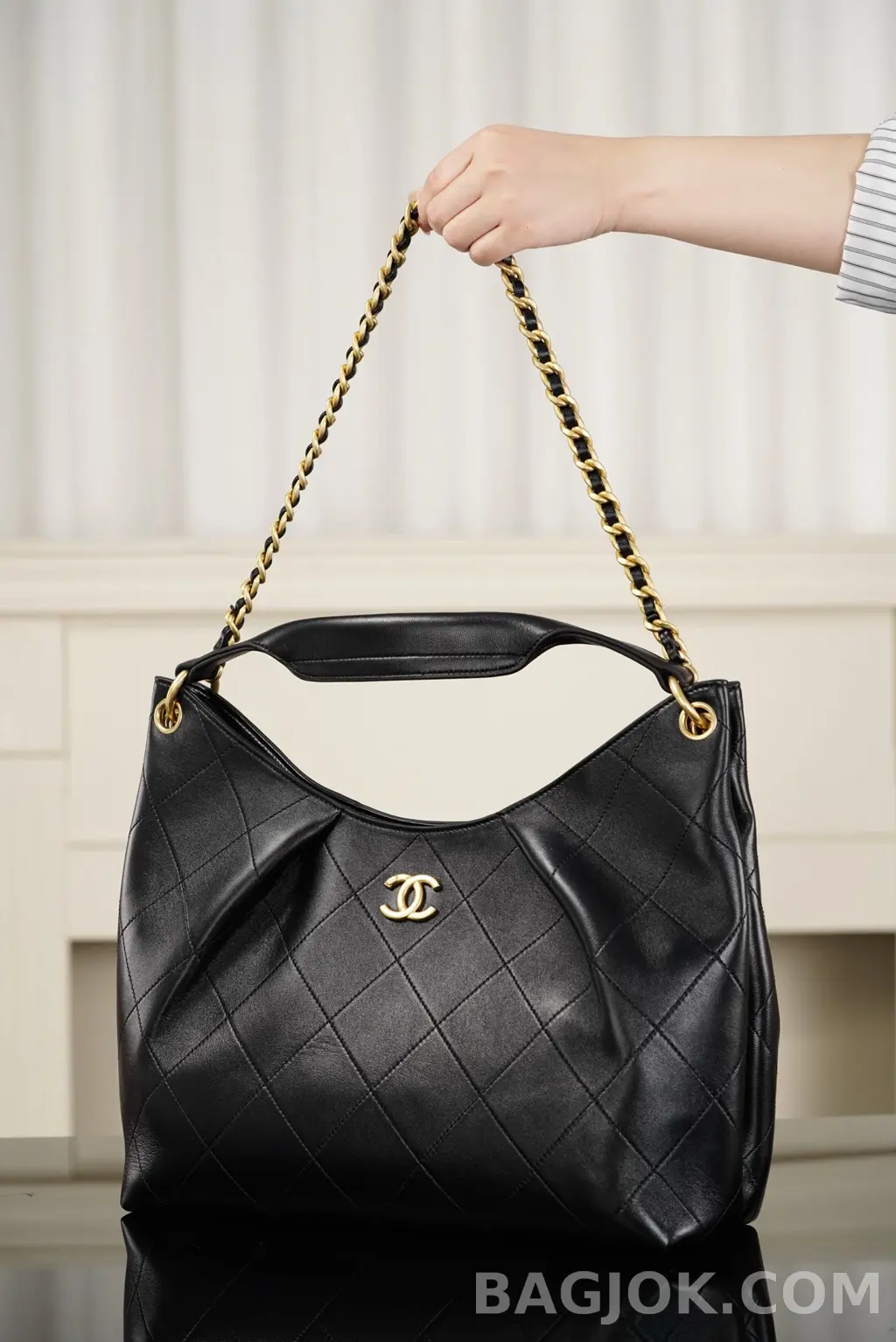 샤넬 CHANEL 26C 맥시 호보 숄더백 상세 이미지