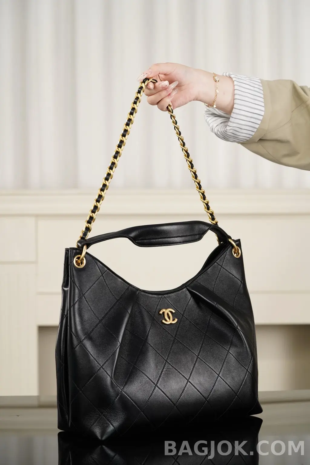 샤넬 CHANEL 26C 맥시 호보 숄더백 상세 이미지