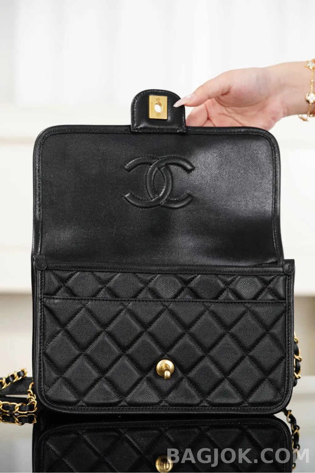 샤넬 CHANEL 25FW 탑핸들 플랩백 체인 클로버 상세 이미지