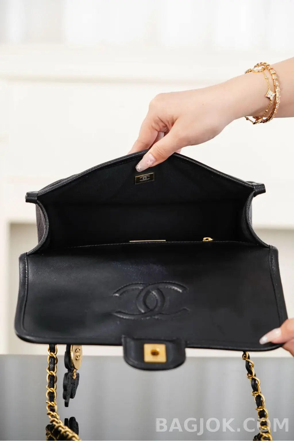 샤넬 CHANEL 25FW 탑핸들 플랩백 체인 클로버 상세 이미지