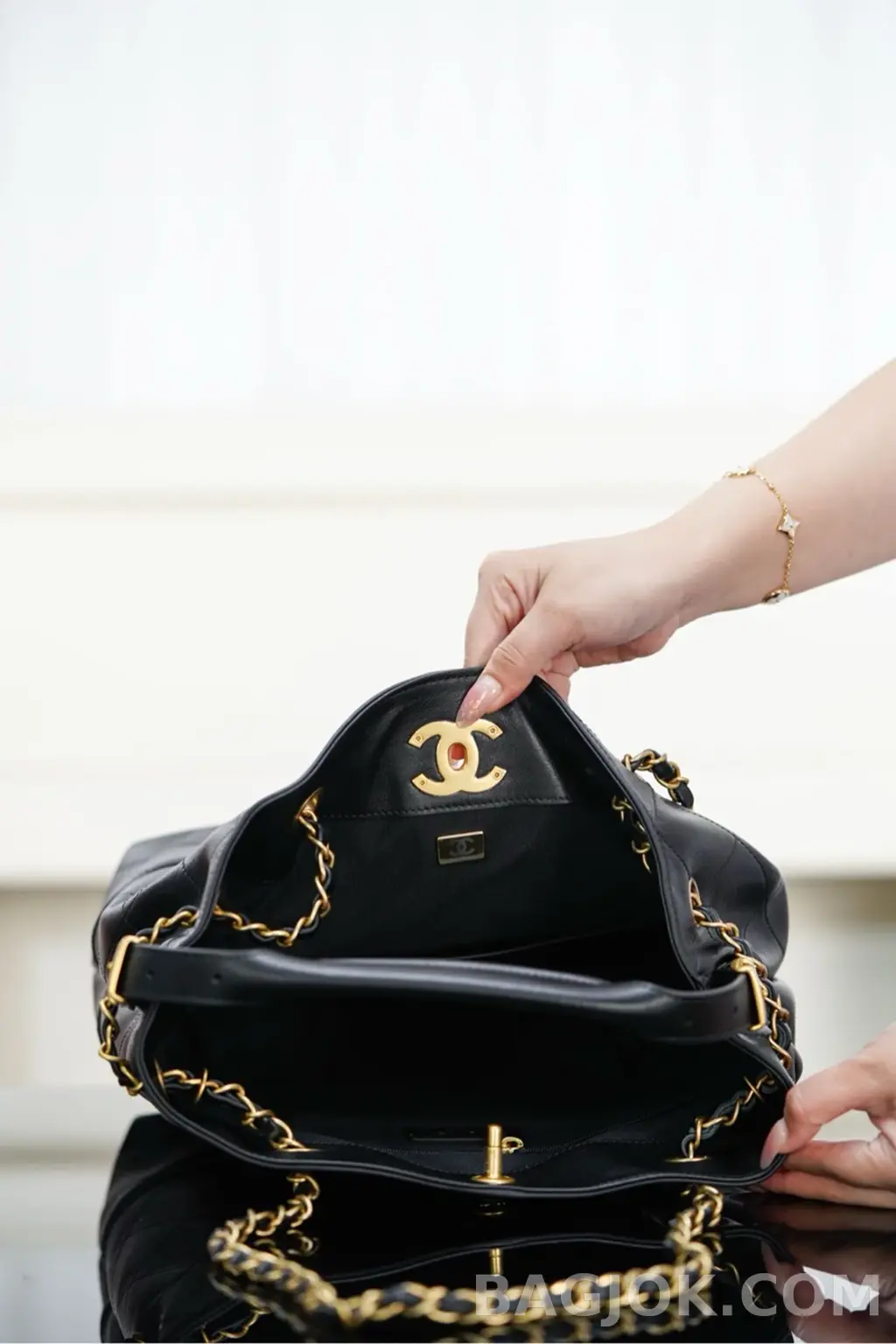 샤넬 CHANEL 25A 레더 쇼핑백 스몰 상세 이미지