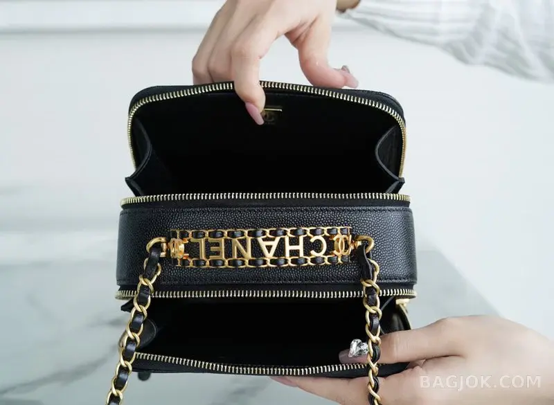 샤넬 CHANEL 프론트 포켓 탑핸들 베니티백 상세 이미지