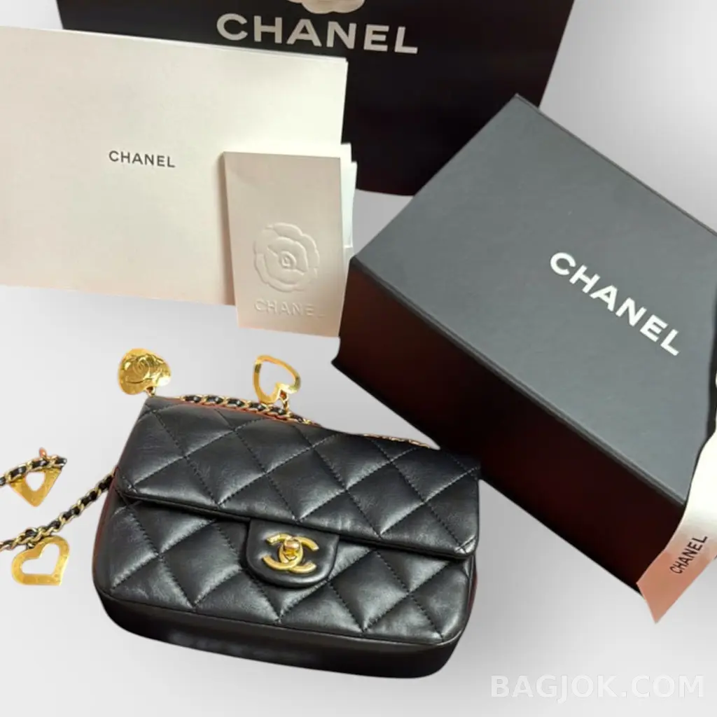 샤넬 CHANEL 23P 하트 참 체인 플랩백  상세 이미지