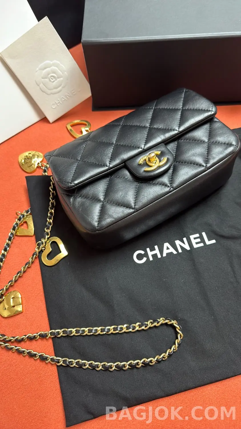 샤넬 CHANEL 23P 하트 참 체인 플랩백  상세 이미지