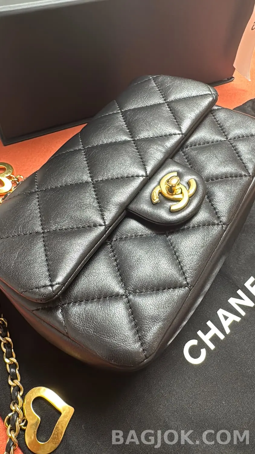 샤넬 CHANEL 23P 하트 참 체인 플랩백  상세 이미지