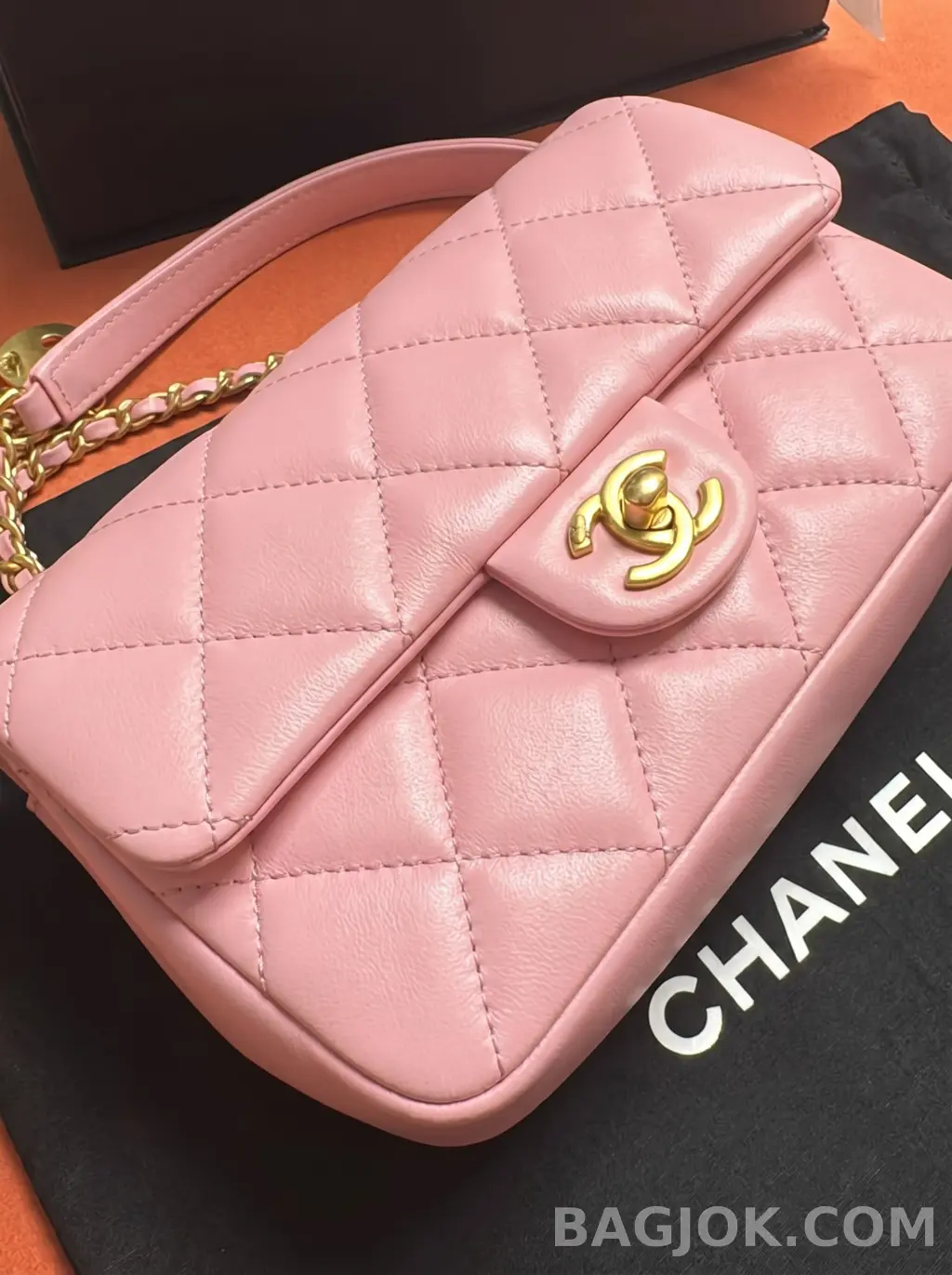 샤넬 CHANEL 23P 하트 참 체인 플랩백  상세 이미지