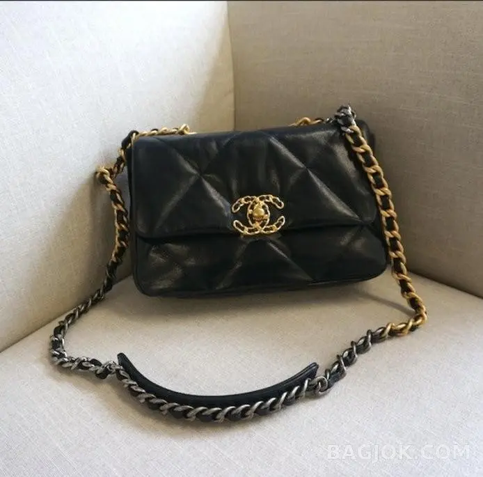 샤넬 CHANEL 19백 클래식 스몰 블랙 상세 이미지