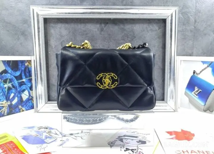 샤넬 CHANEL 19백 클래식 스몰 블랙 상세 이미지
