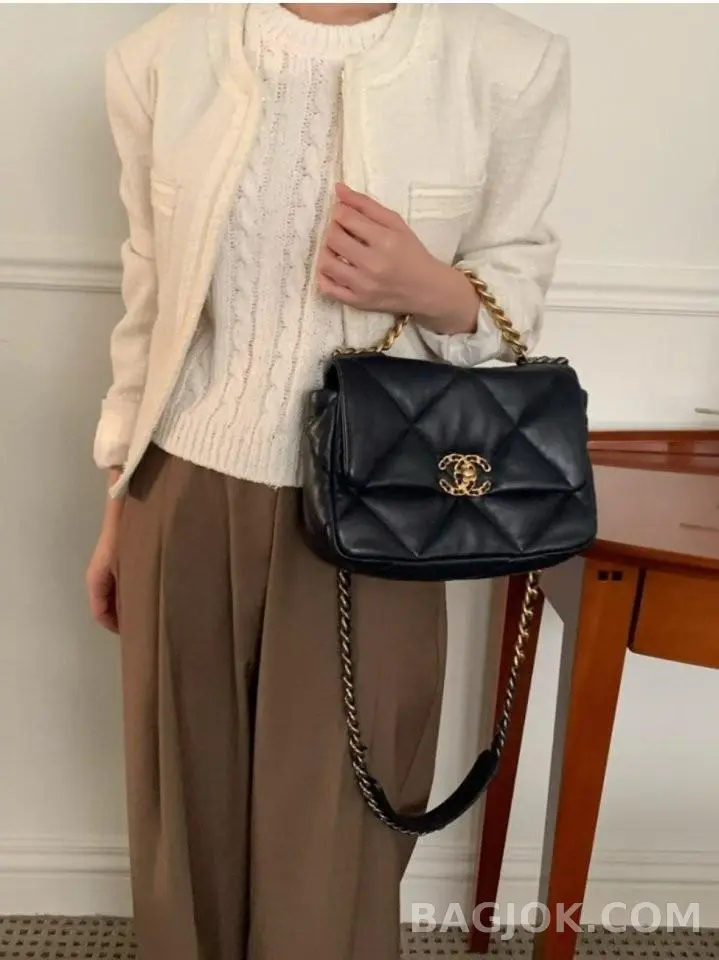 샤넬 CHANEL 19백 클래식 스몰 블랙 상세 이미지