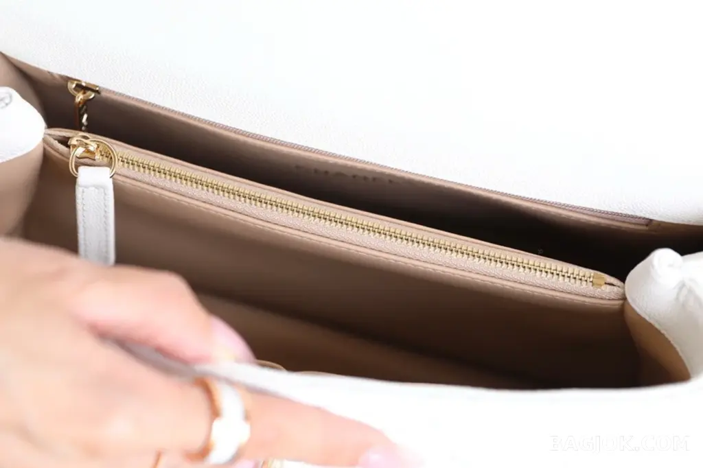 샤넬 Chanel 코코핸들 캐비어 미디움 오리지널 상세 이미지
