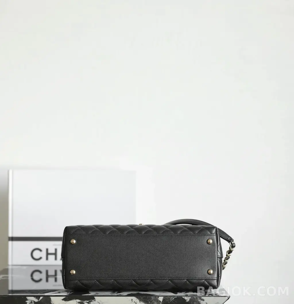 샤넬 Chanel 코코핸들 캐비어 미디움 리자드 상세 이미지