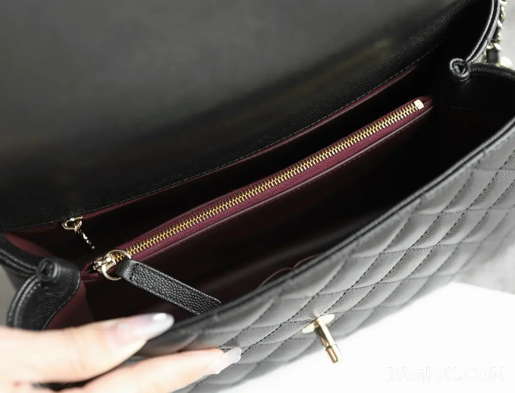 샤넬 Chanel 코코핸들 캐비어 미디움 리자드 상세 이미지