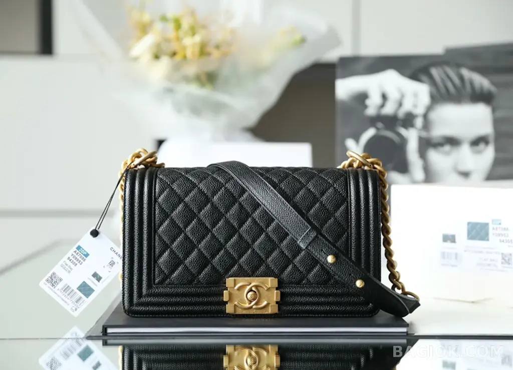 샤넬 Chanel 보이백 캐비어 미디움 상세 이미지