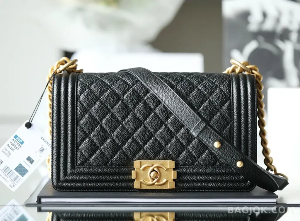 샤넬 Chanel 보이백 캐비어 미디움 상세 이미지