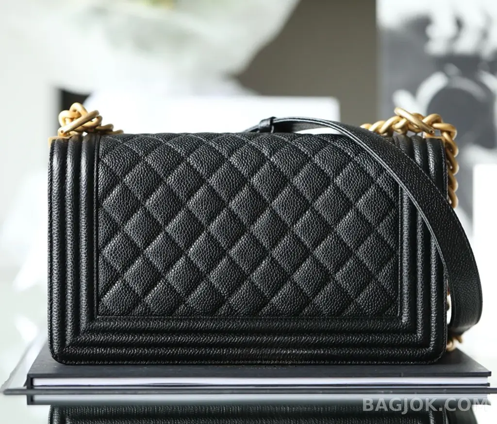 샤넬 Chanel 보이백 캐비어 미디움 상세 이미지