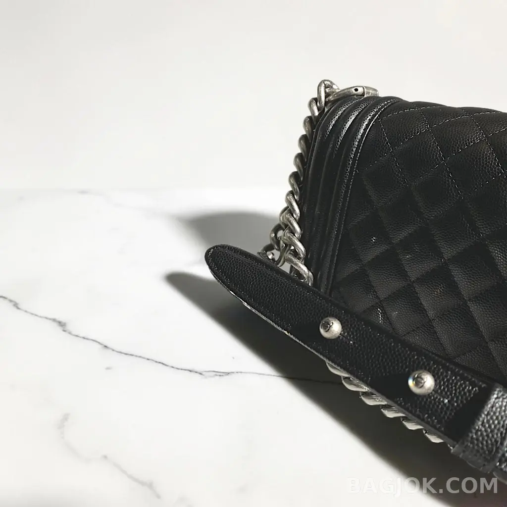 샤넬 Chanel 보이백 캐비어 미디움 상세 이미지