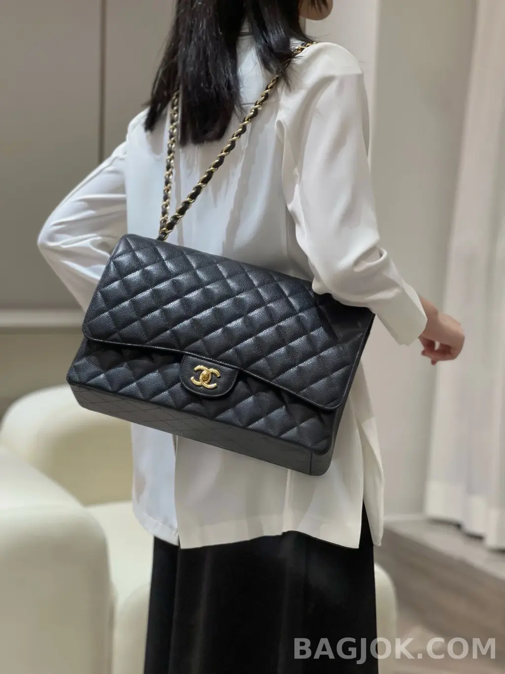 샤넬 Chanel 트래블 클래식 플랩백 맥시 캐비어 상세 이미지
