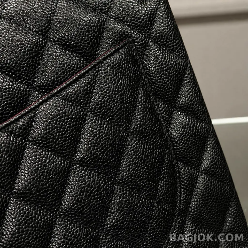 샤넬 Chanel 트래블 클래식 플랩백 맥시 캐비어 상세 이미지
