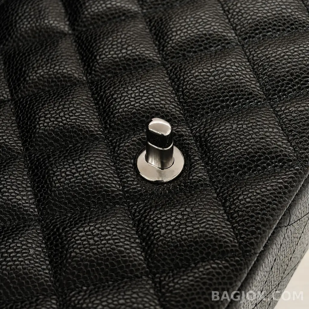 샤넬 Chanel 트래블 클래식 플랩백 맥시 캐비어 상세 이미지