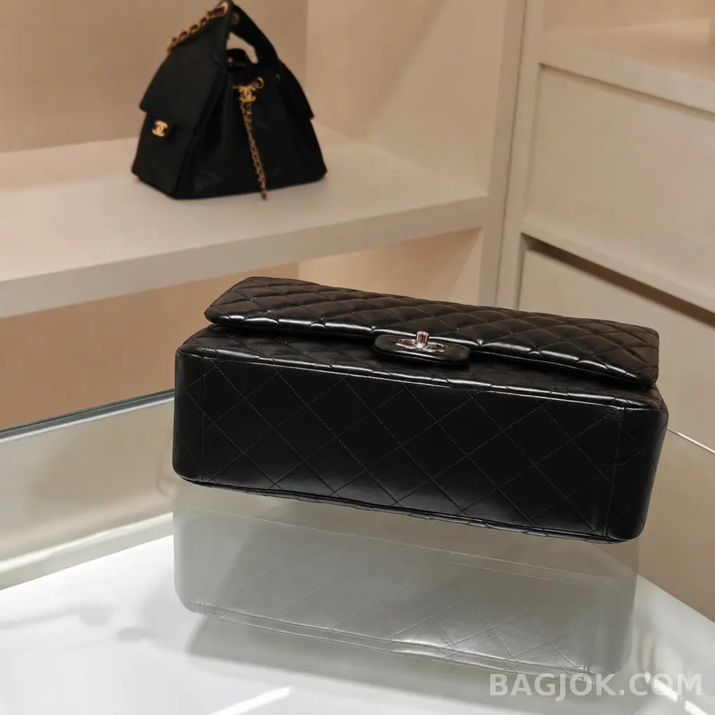 샤넬 Chanel 트래블 클래식 플랩백 맥시 램스킨 상세 이미지