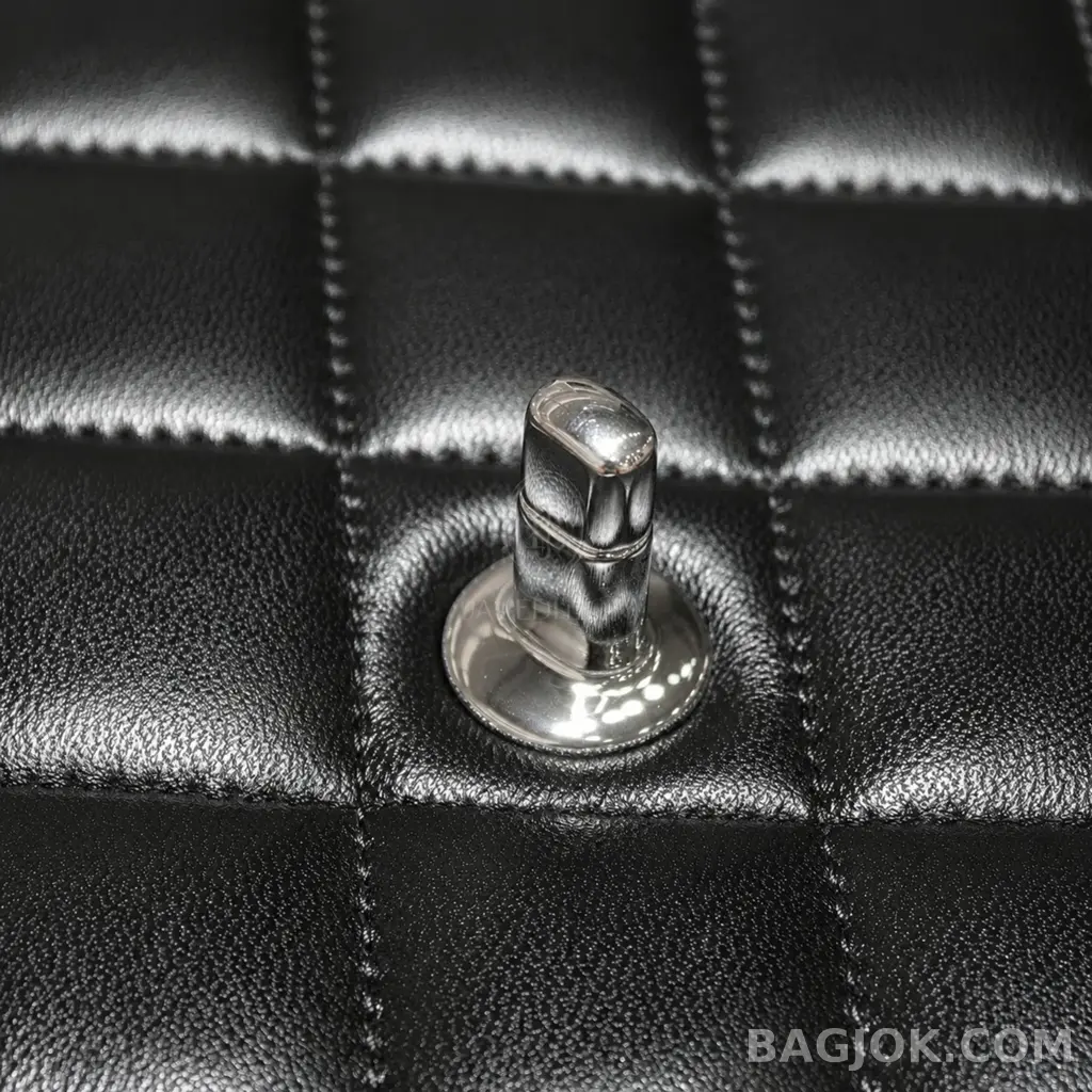 샤넬 Chanel 트래블 클래식 플랩백 맥시 램스킨 상세 이미지