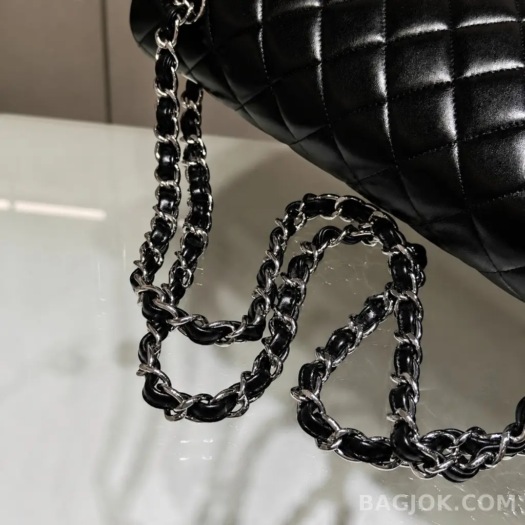 샤넬 Chanel 트래블 클래식 플랩백 맥시 램스킨 상세 이미지