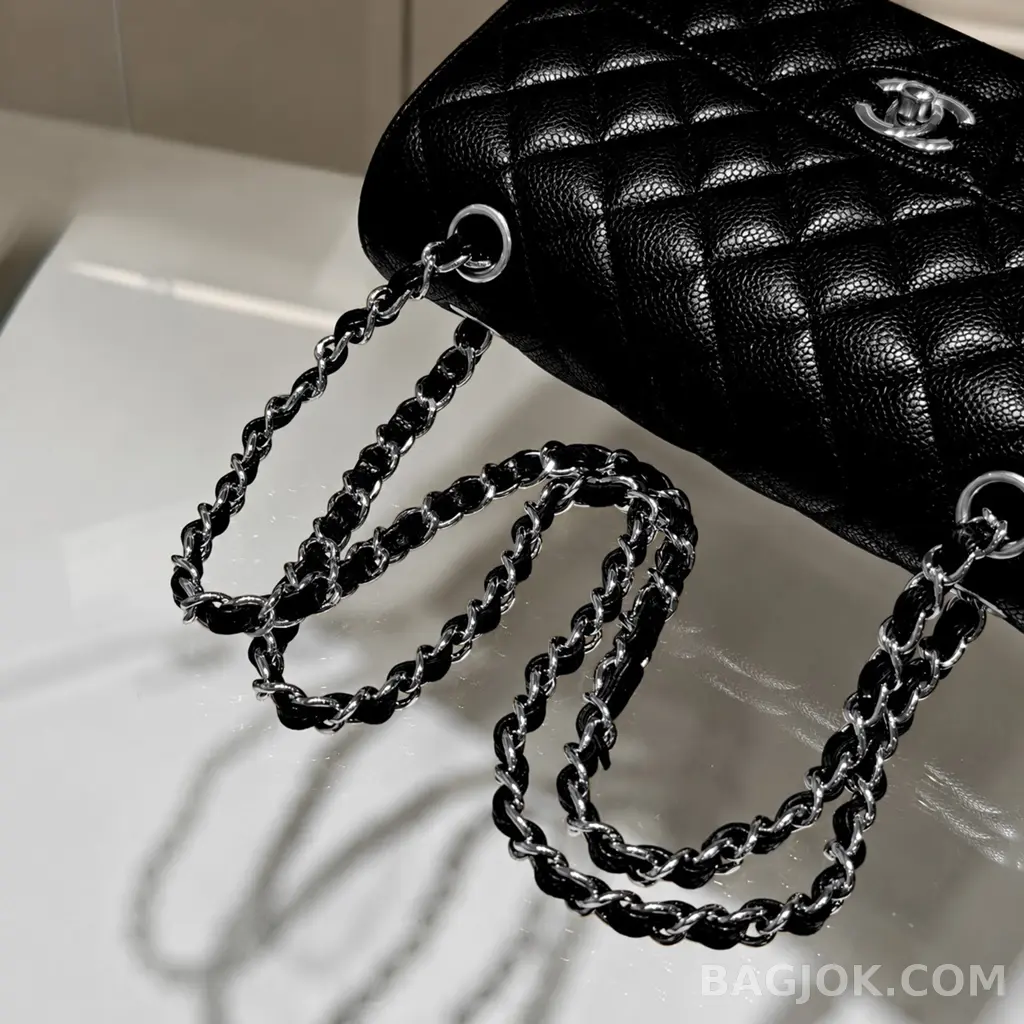 샤넬 Chanel 클래식 플랩백 미디움 캐비어 상세 이미지
