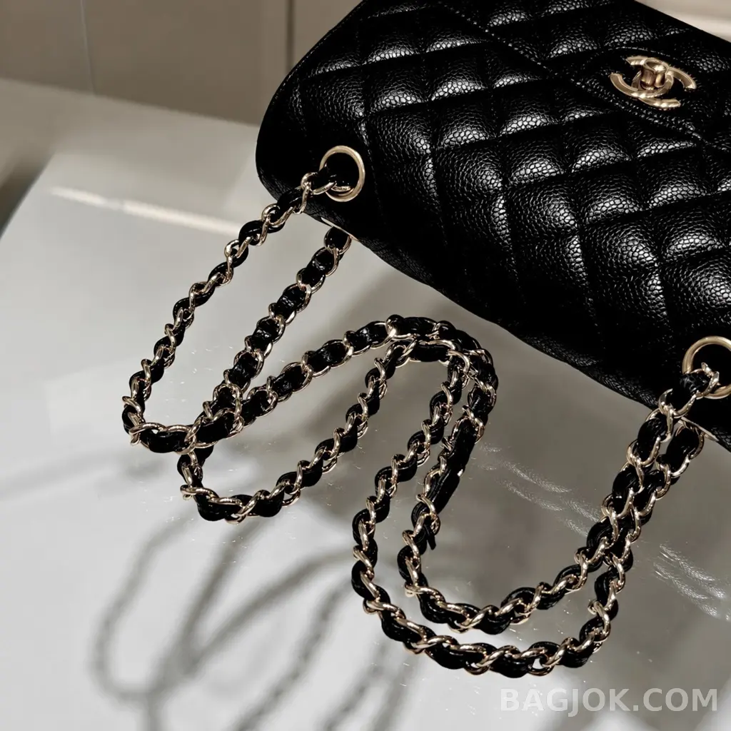 샤넬 Chanel 클래식 플랩백 미디움 캐비어 상세 이미지