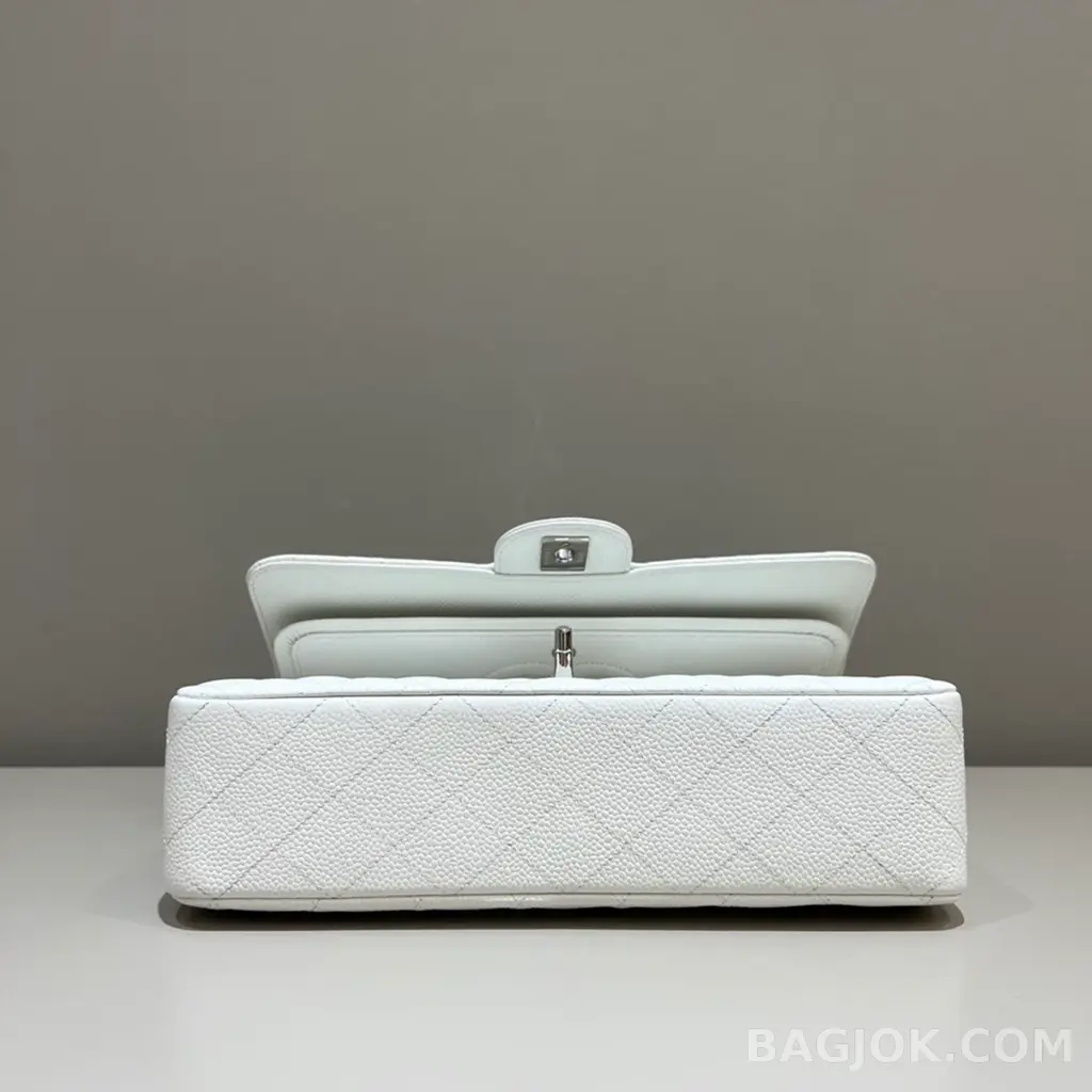 샤넬 Chanel 클래식 플랩백 미디움 캐비어 상세 이미지