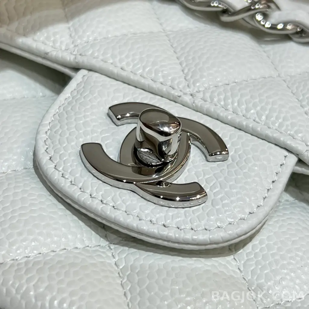 샤넬 Chanel 클래식 플랩백 미디움 캐비어 상세 이미지