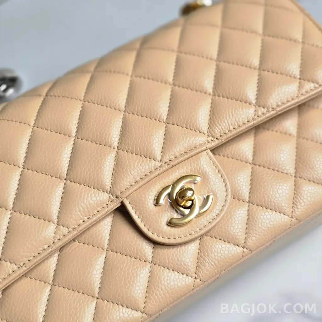 샤넬 Chanel 클래식 플랩백 미디움 캐비어 상세 이미지