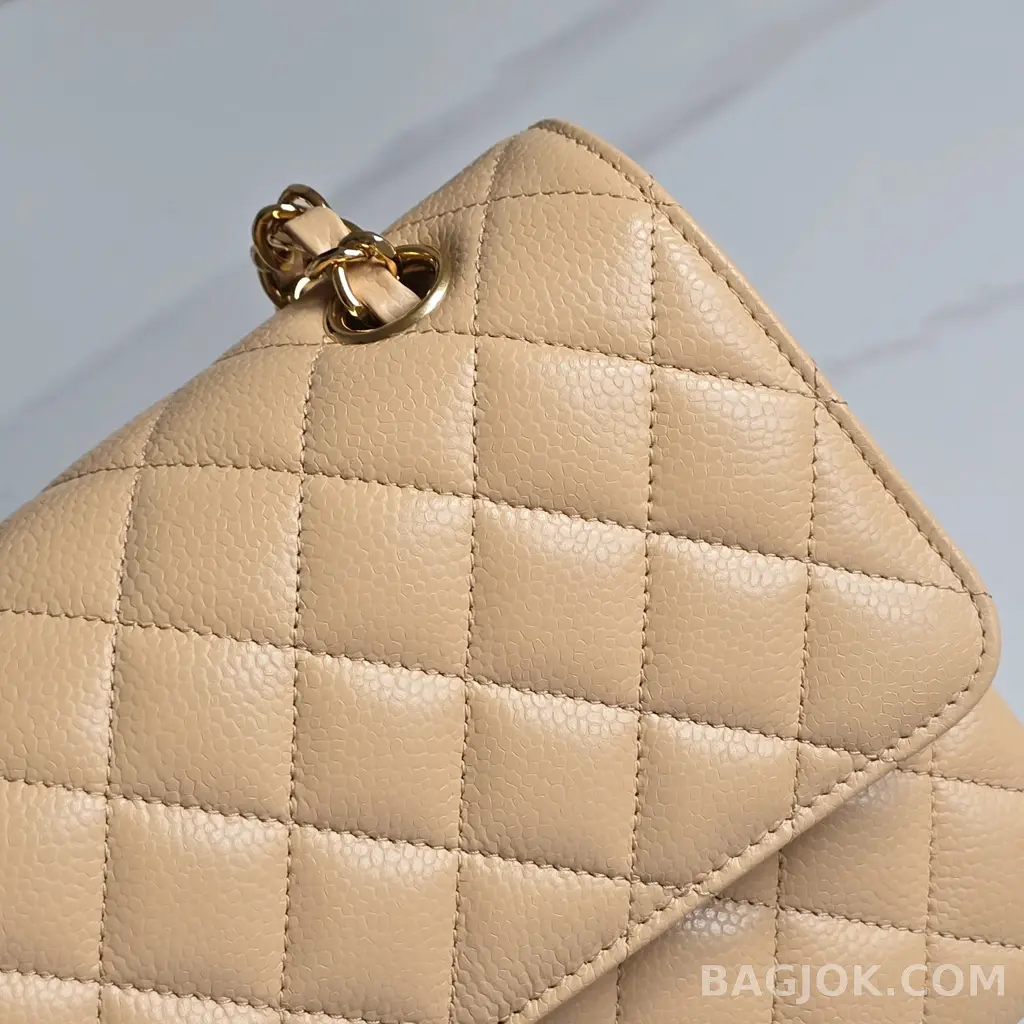 샤넬 Chanel 클래식 플랩백 미디움 캐비어 상세 이미지