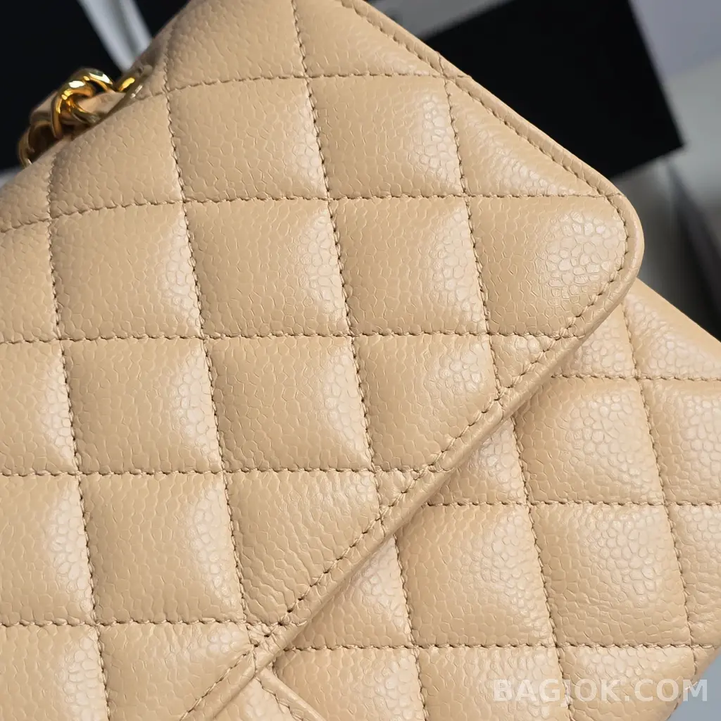 샤넬 Chanel 클래식 플랩백 미디움 캐비어 상세 이미지