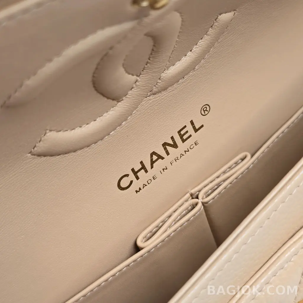 샤넬 Chanel 클래식 플랩백 미디움 캐비어 상세 이미지