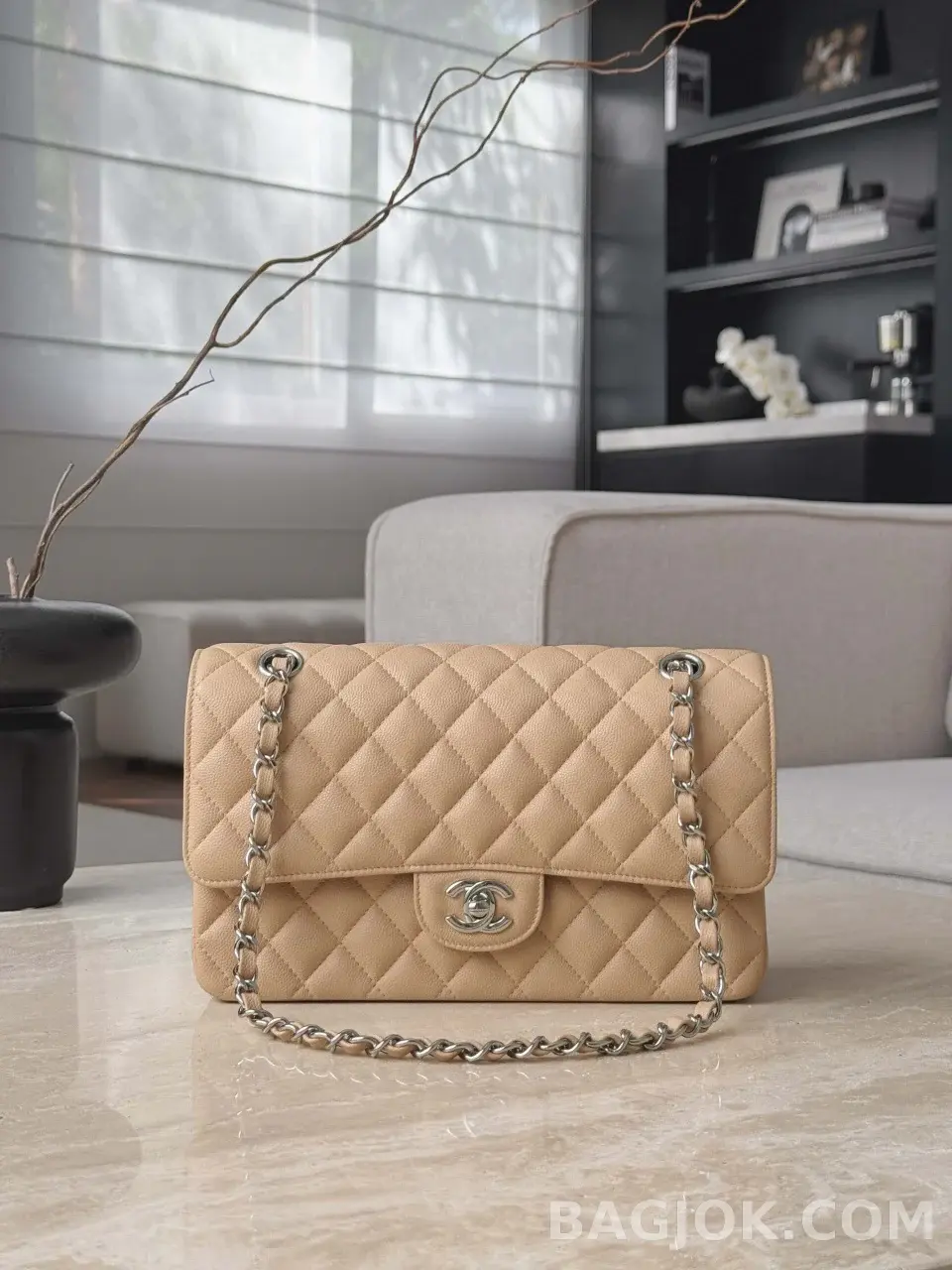 샤넬 Chanel 클래식 플랩백 미디움 캐비어 상세 이미지