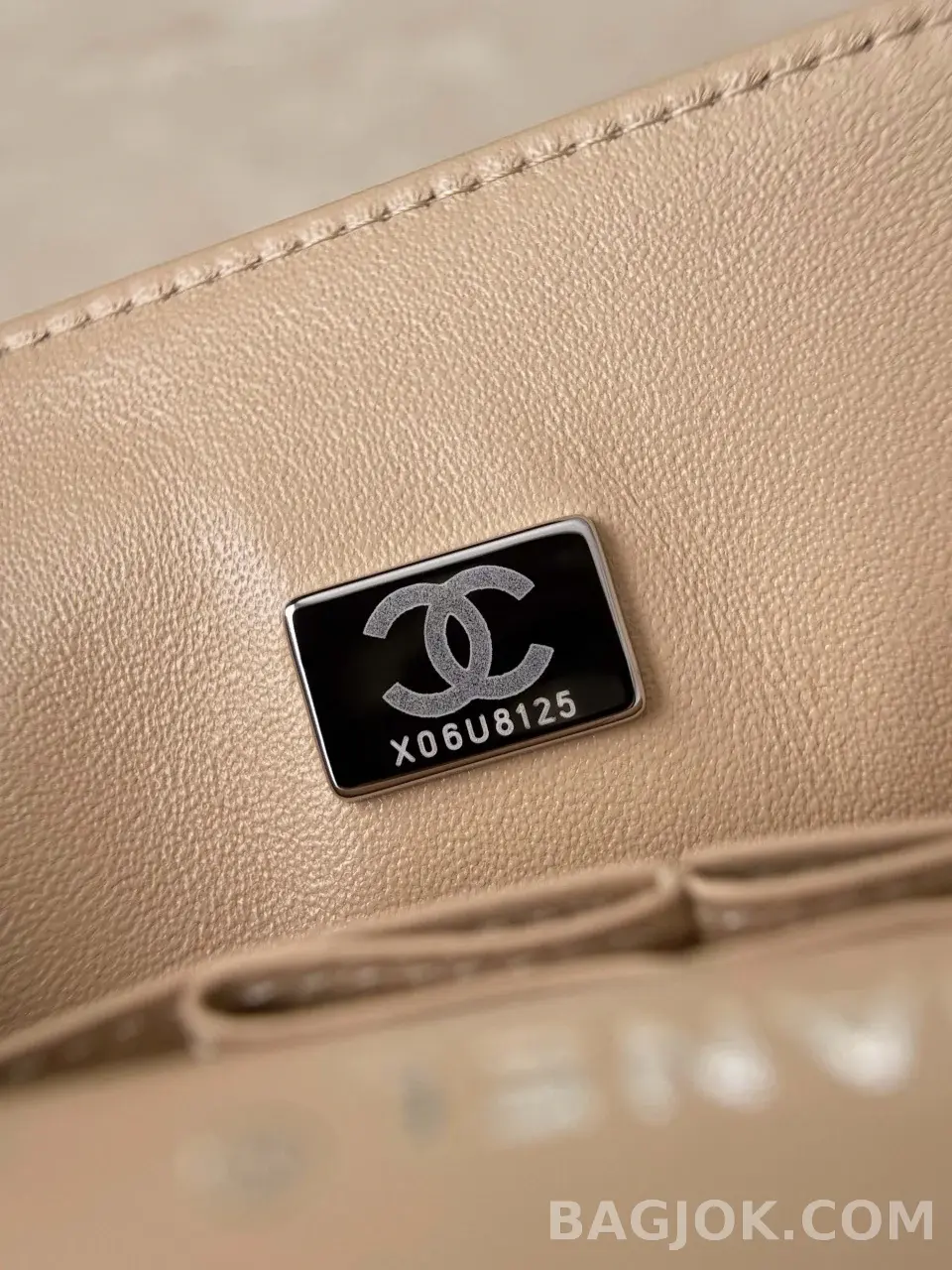 샤넬 Chanel 클래식 플랩백 미디움 캐비어 상세 이미지