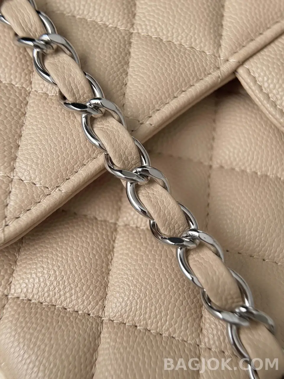 샤넬 Chanel 클래식 플랩백 미디움 캐비어 상세 이미지