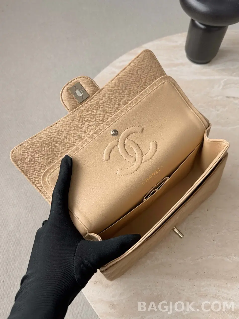 샤넬 Chanel 클래식 플랩백 미디움 캐비어 상세 이미지