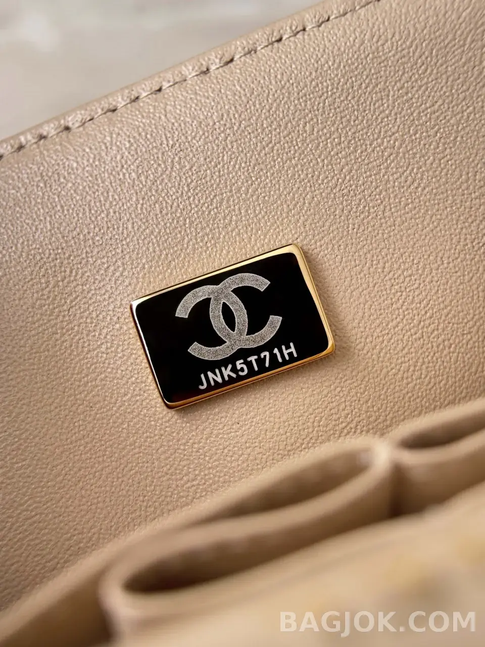 샤넬 Chanel 클래식 플랩백 미디움 캐비어 상세 이미지