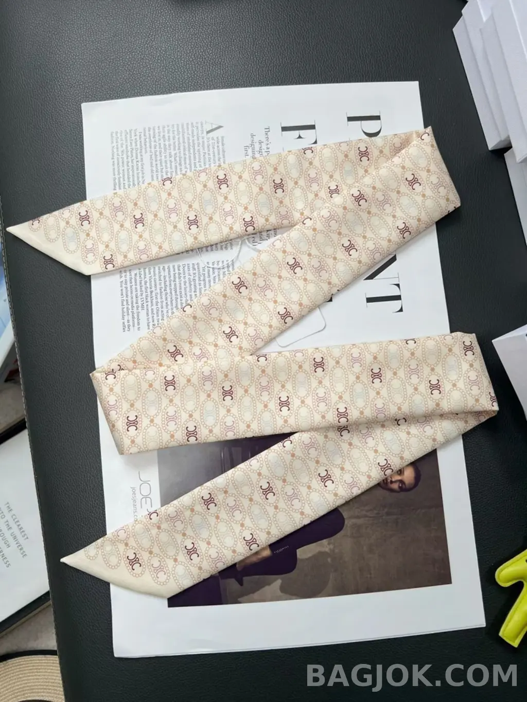 셀린느 셀린느 라발리에르 미니 트리옹프 실크 트윌 스카프(방도) 상세 이미지