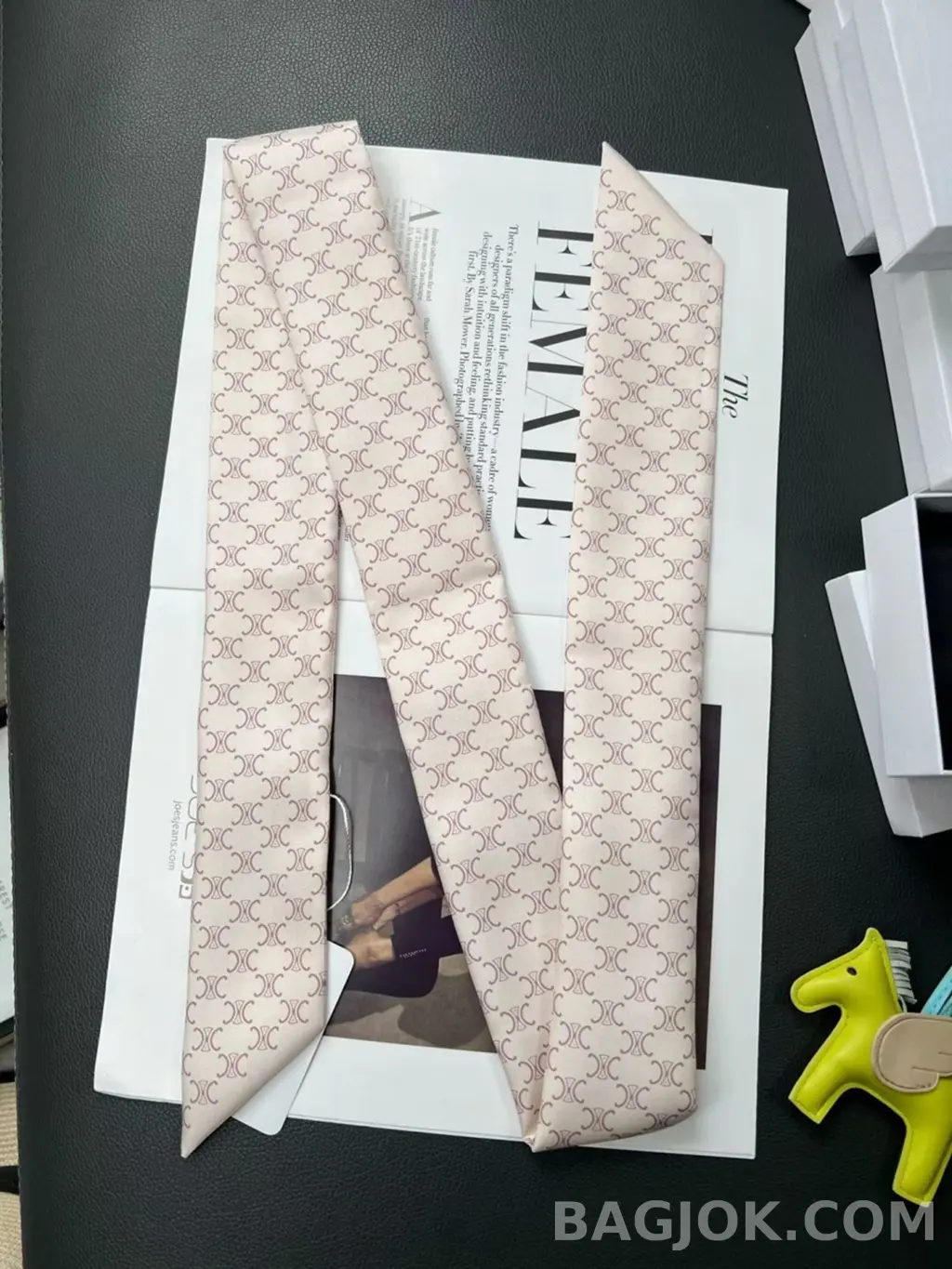 셀린느 셀린느 라발리에르 미니 트리옹프 실크 트윌 스카프(방도) 상세 이미지