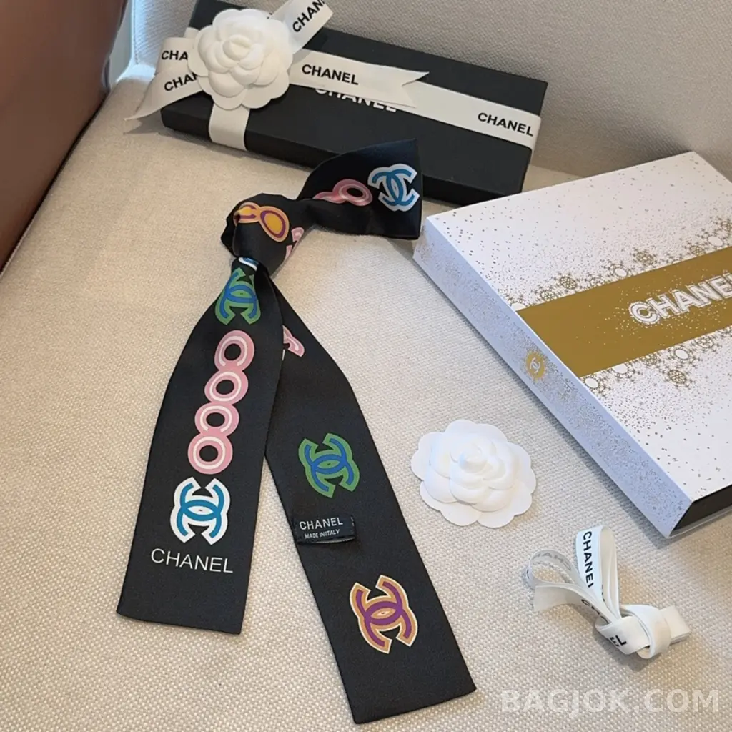 샤넬 샤넬 코코 앤 CC로고 트윌리 실크 방도 스카프 상세 이미지
